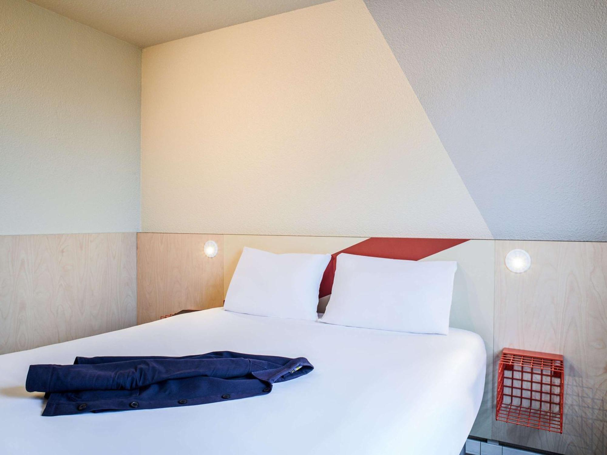 Hotel Ibis Budget Nantes Ouest Atlantis Couëron Екстериор снимка