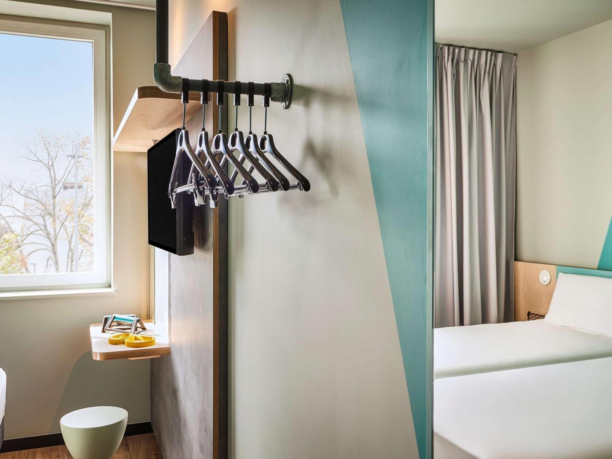 Hotel Ibis Budget Nantes Ouest Atlantis Couëron Екстериор снимка