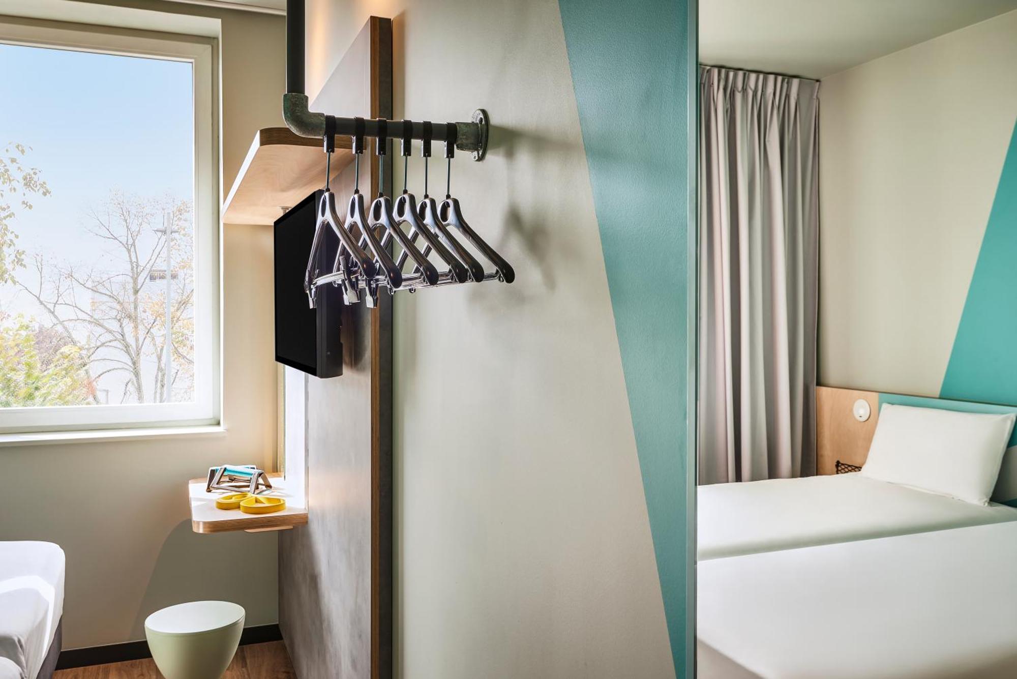 Hotel Ibis Budget Nantes Ouest Atlantis Couëron Екстериор снимка