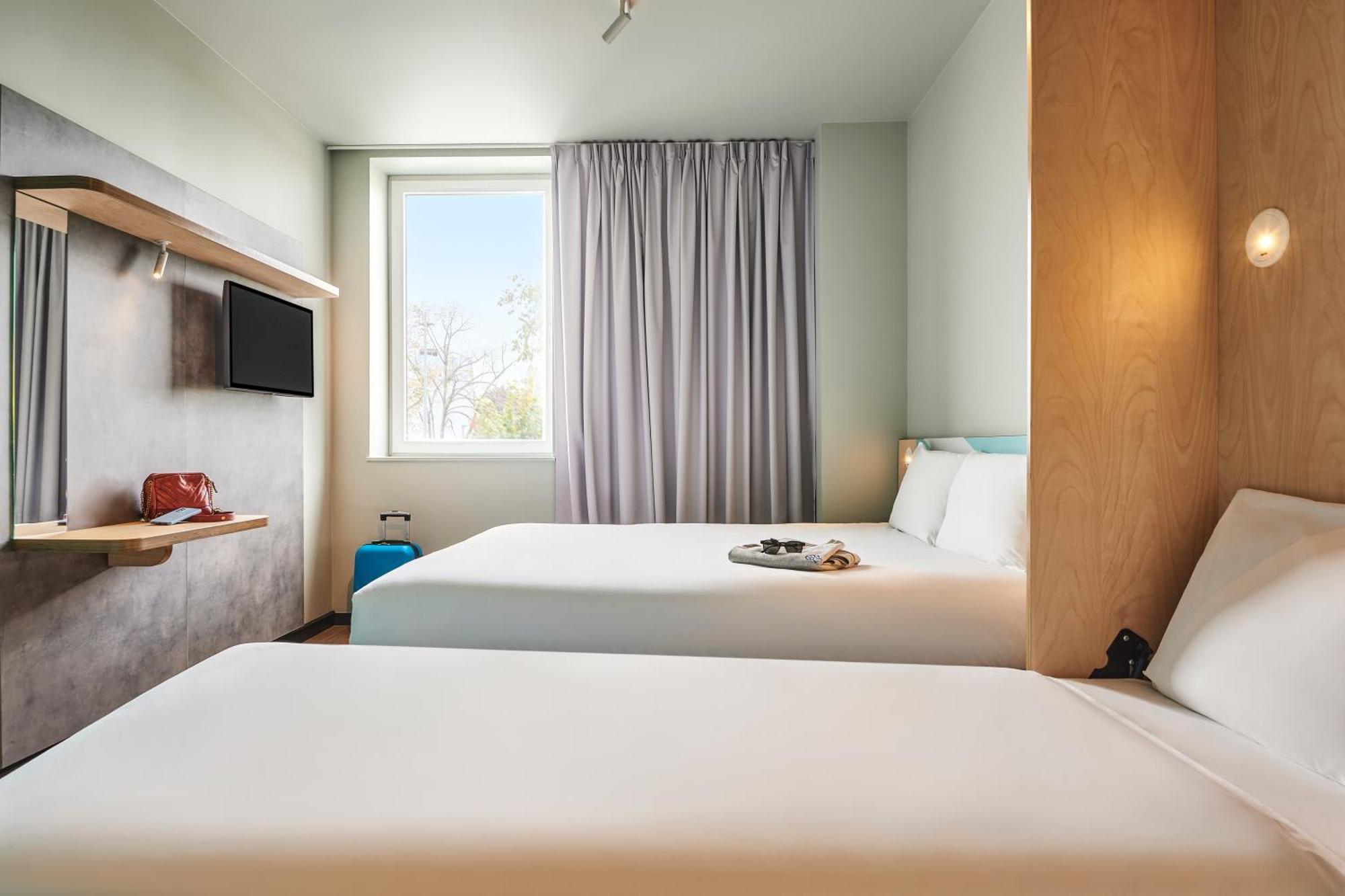 Hotel Ibis Budget Nantes Ouest Atlantis Couëron Екстериор снимка