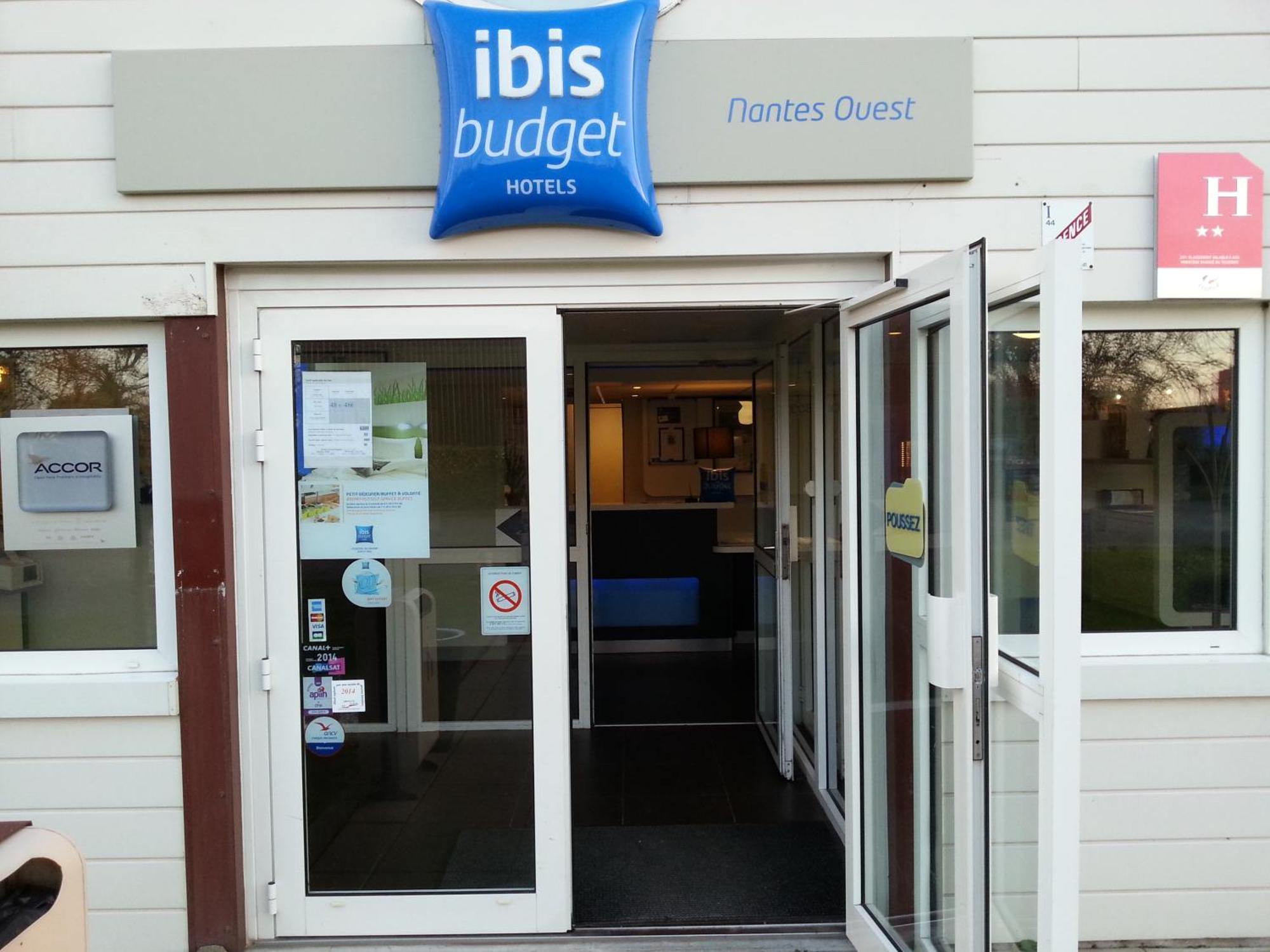 Hotel Ibis Budget Nantes Ouest Atlantis Couëron Екстериор снимка