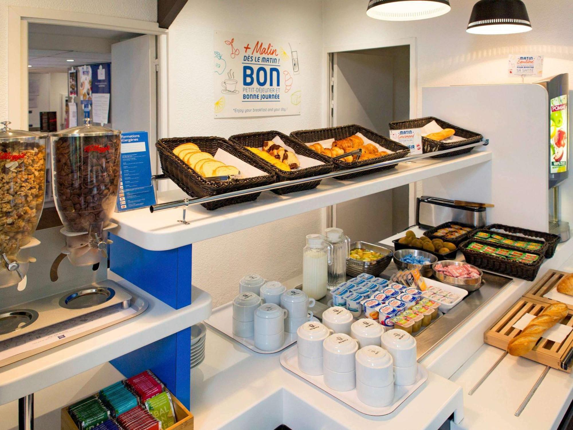 Hotel Ibis Budget Nantes Ouest Atlantis Couëron Екстериор снимка