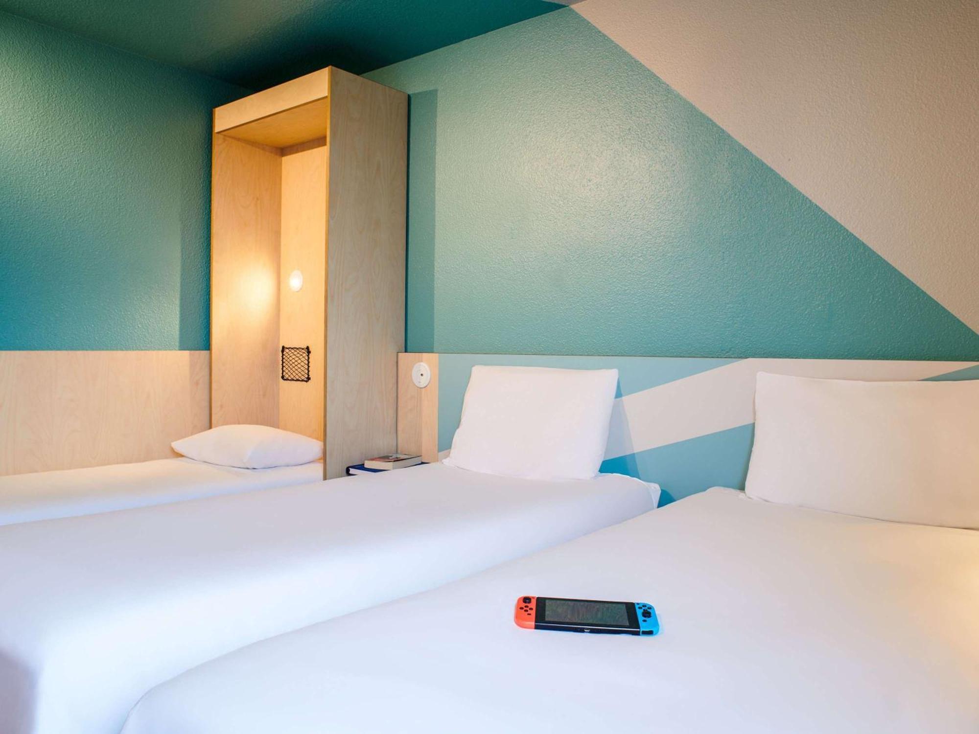 Hotel Ibis Budget Nantes Ouest Atlantis Couëron Екстериор снимка