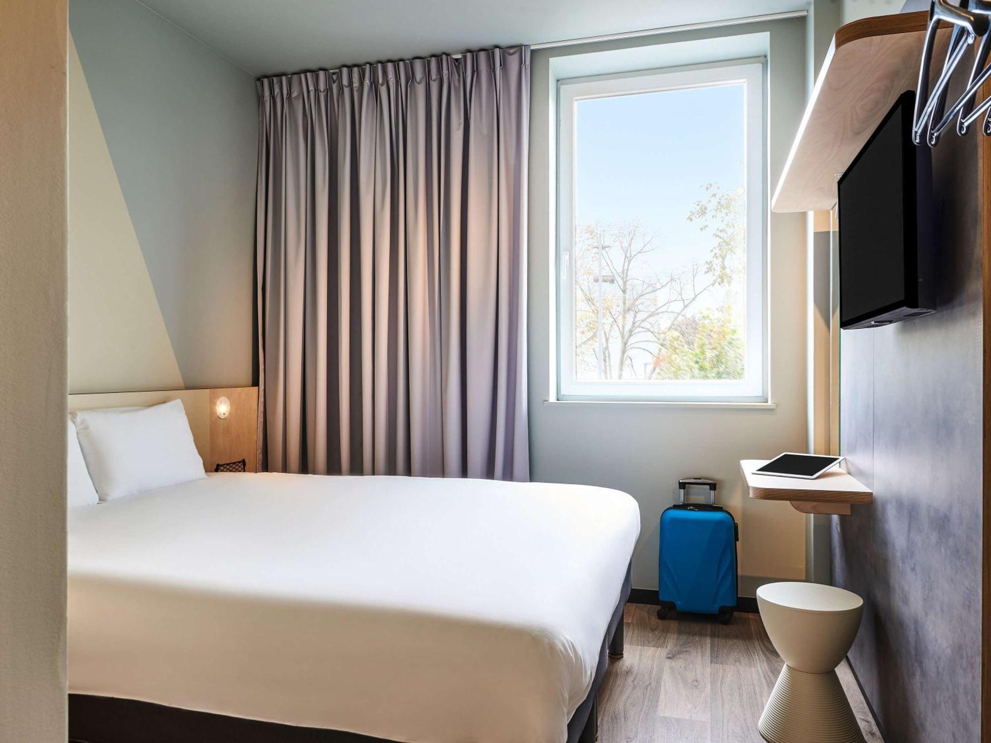 Hotel Ibis Budget Nantes Ouest Atlantis Couëron Екстериор снимка