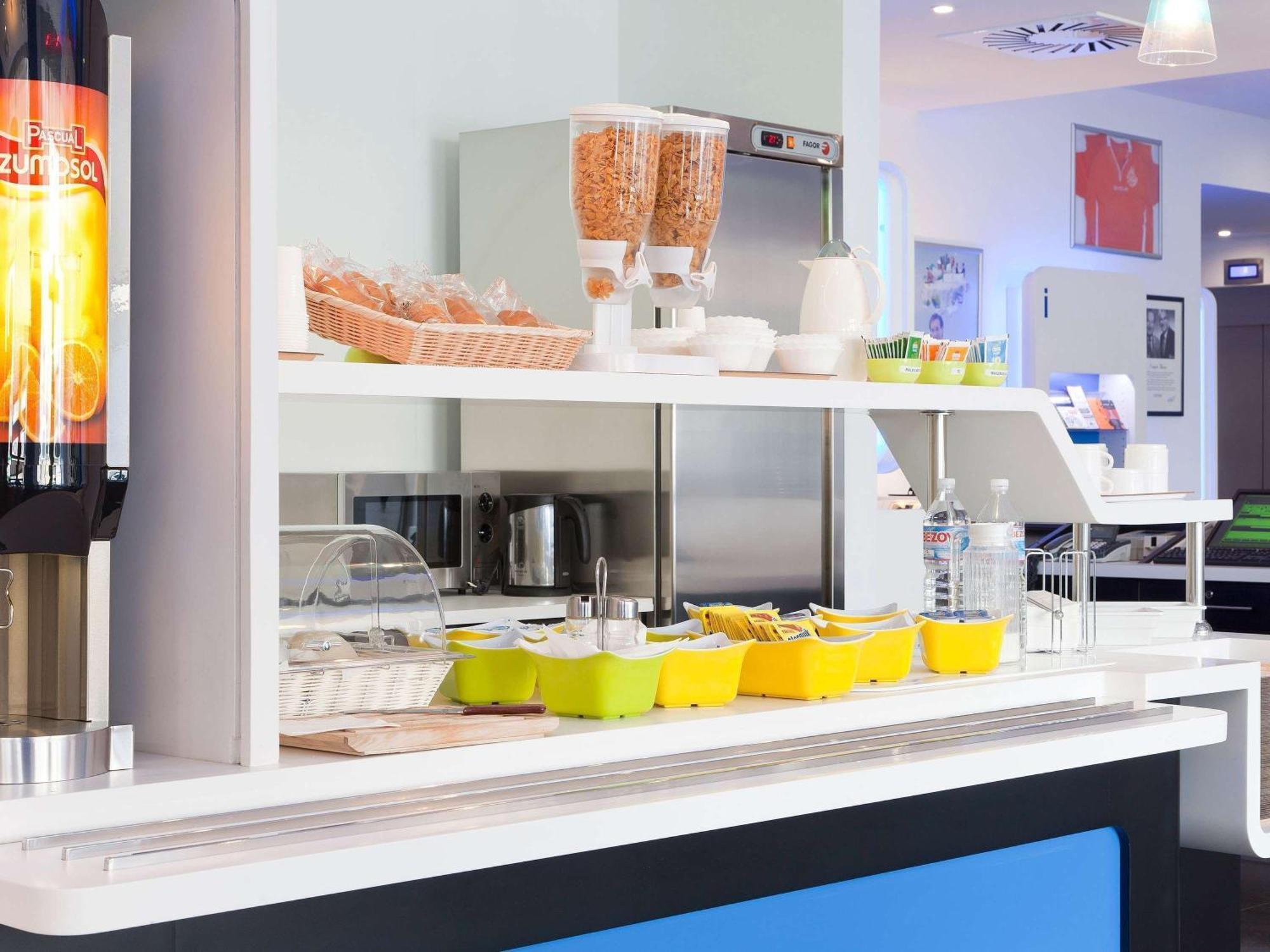 Hotel Ibis Budget Nantes Ouest Atlantis Couëron Екстериор снимка